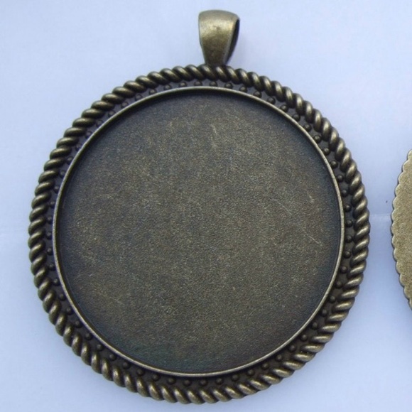 Custom Photo Pendant - Picture 4 of 5